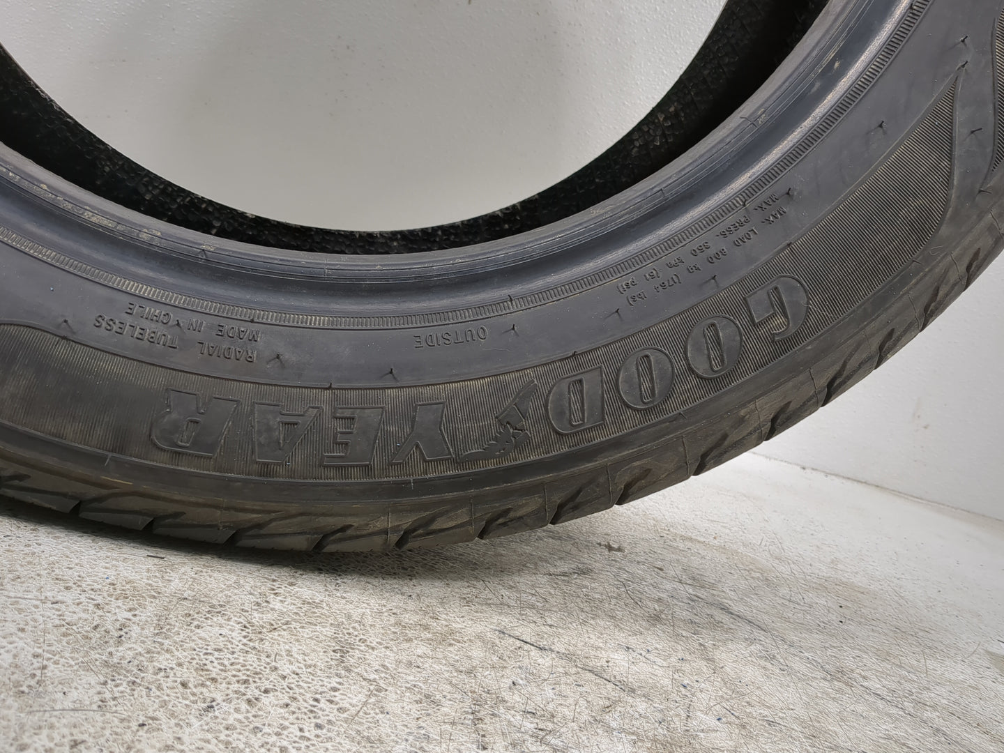 Used Tire 235/55R18 GOODYEAR ASSURANCE WEATHERREADY 100V - Tread Depth 9.5/32 - Oemusedautoparts1.com
