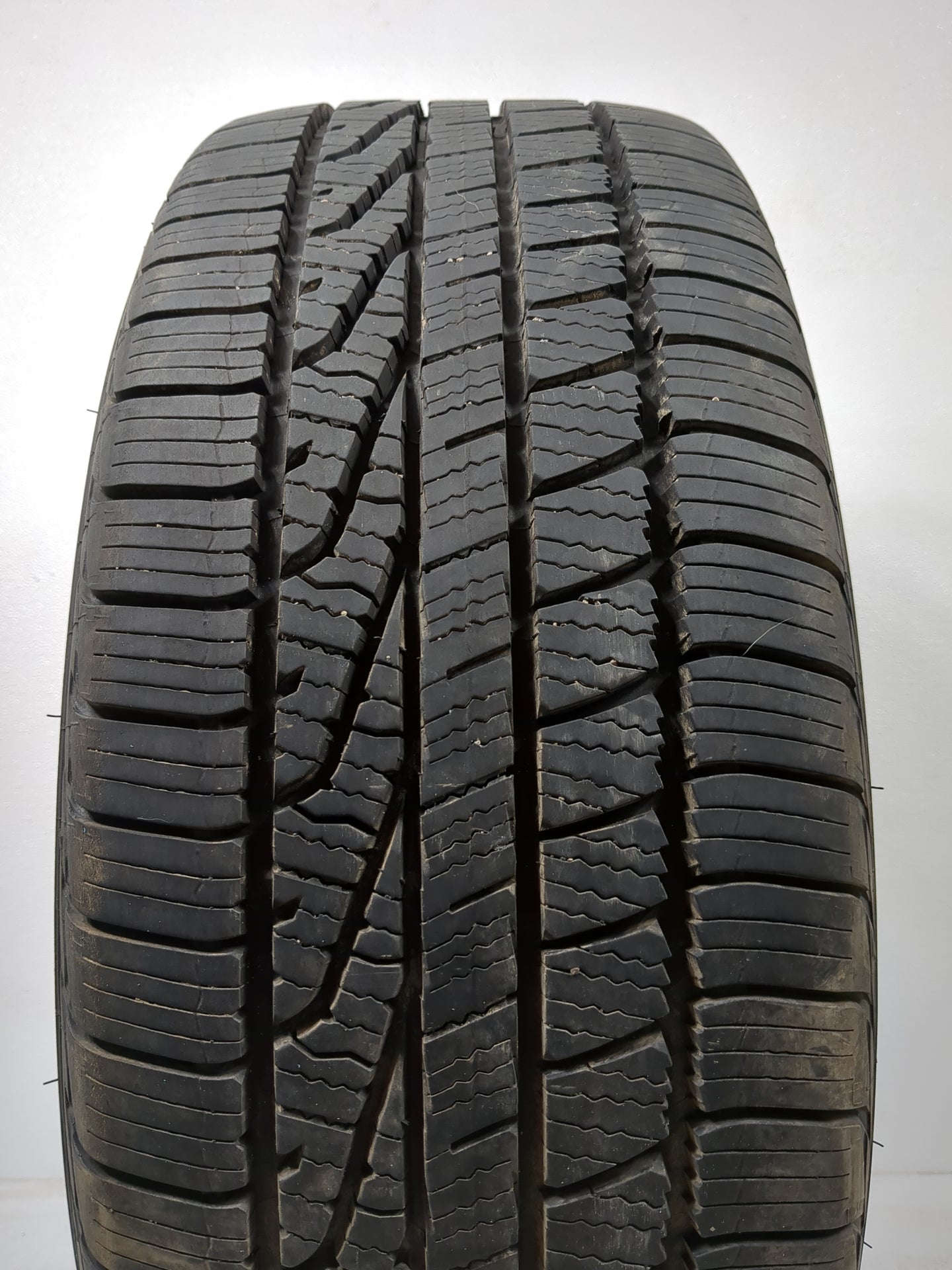 Used Tire 235/55R18 GOODYEAR ASSURANCE WEATHERREADY 100V - Tread Depth 9.5/32 - Oemusedautoparts1.com