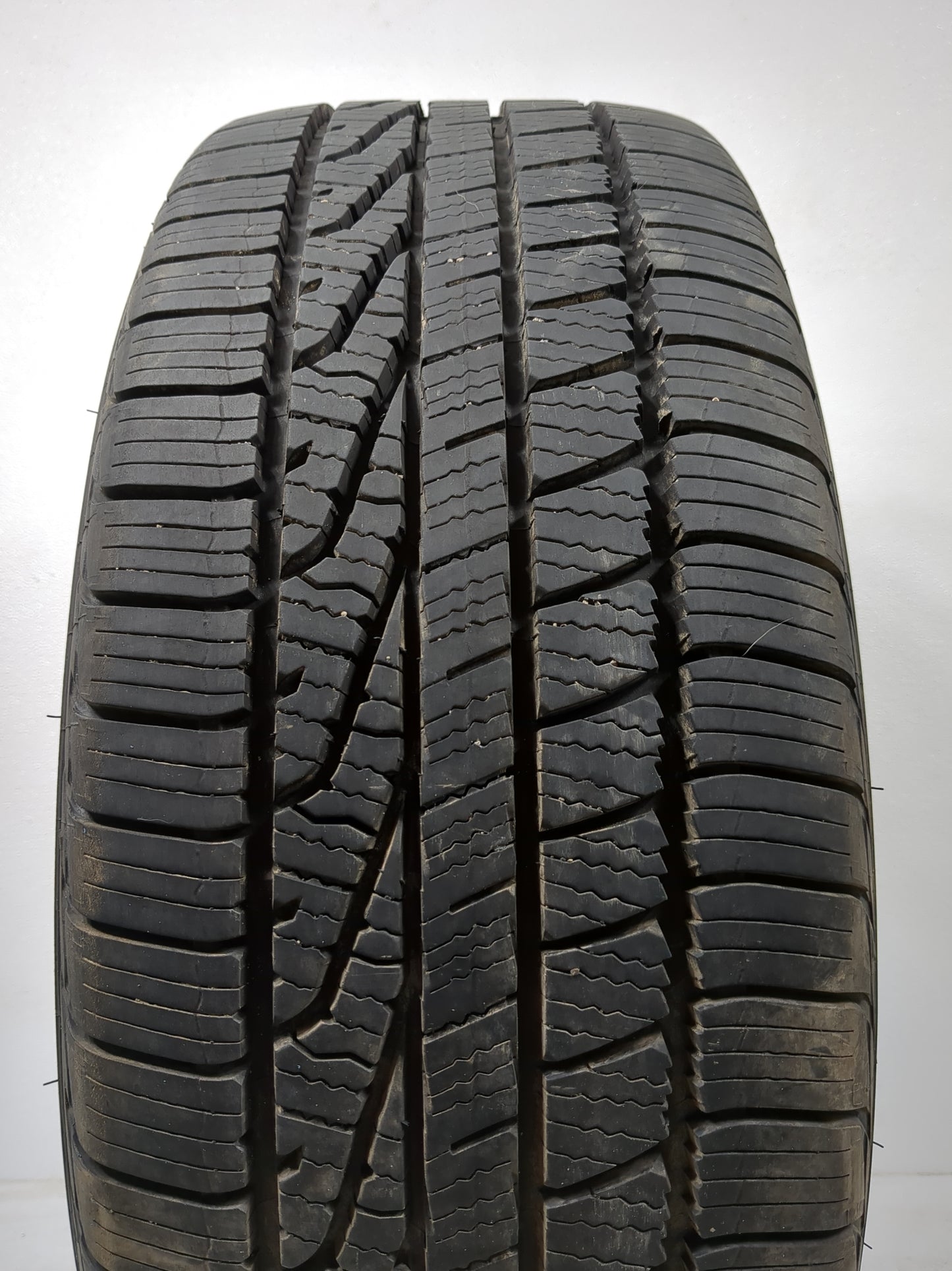 Used Tire 235/55R18 GOODYEAR ASSURANCE WEATHERREADY 100V - Tread Depth 9.5/32 - Oemusedautoparts1.com