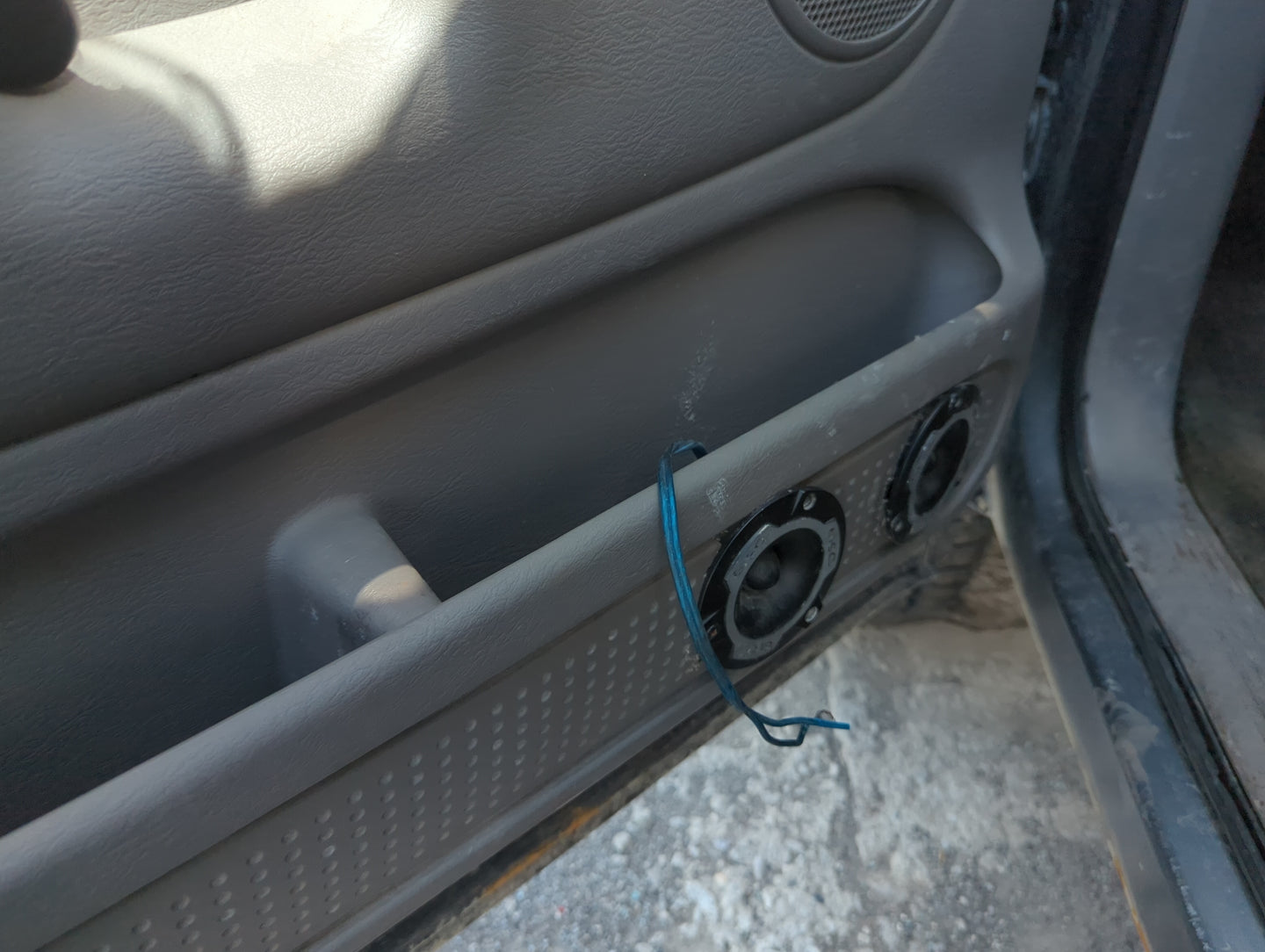 2005 Dodge Ram 1500 Front Left Driver Interior Door Panel Trim 5023539 - Oemusedautoparts1.com