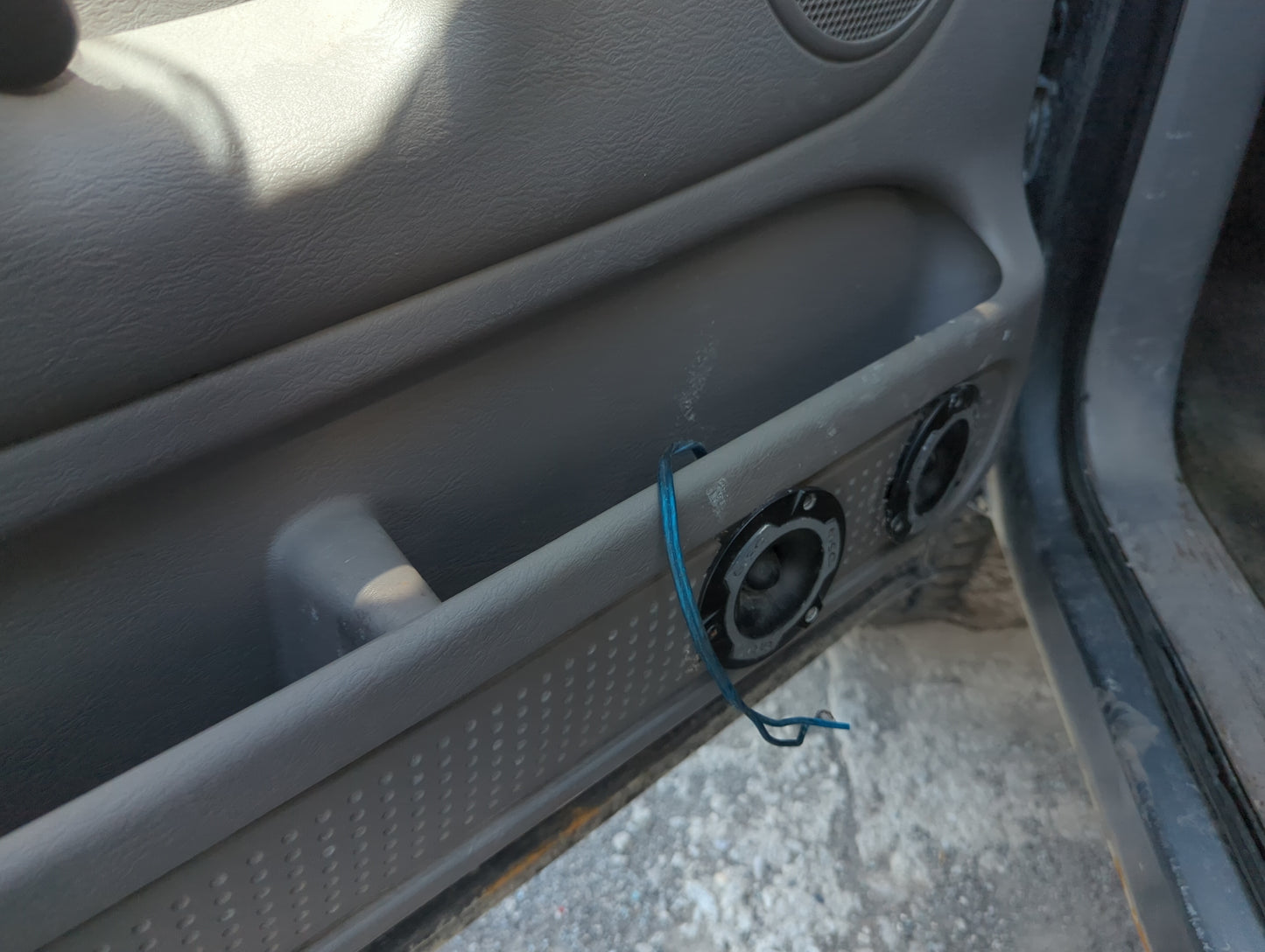 2005 Dodge Ram 1500 Front Left Driver Interior Door Panel Trim 5023539 - Oemusedautoparts1.com