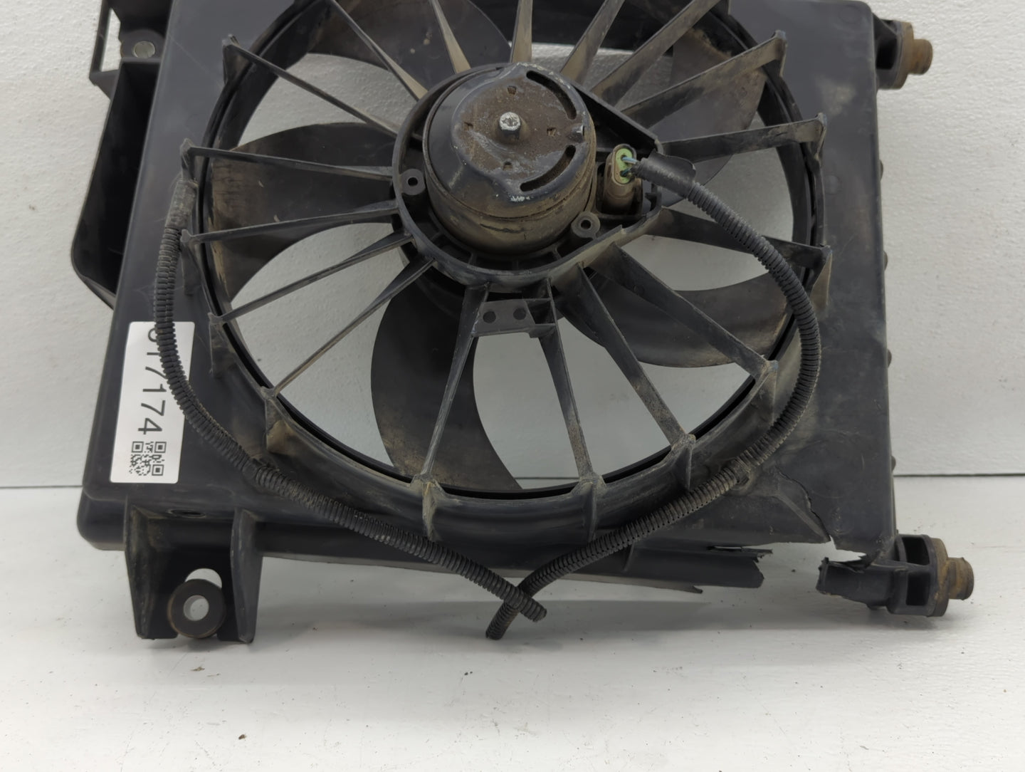 2004-2006 Dodge Ram 1500 Left Radiator Fan Motor Assembly - Oemusedautoparts1.com