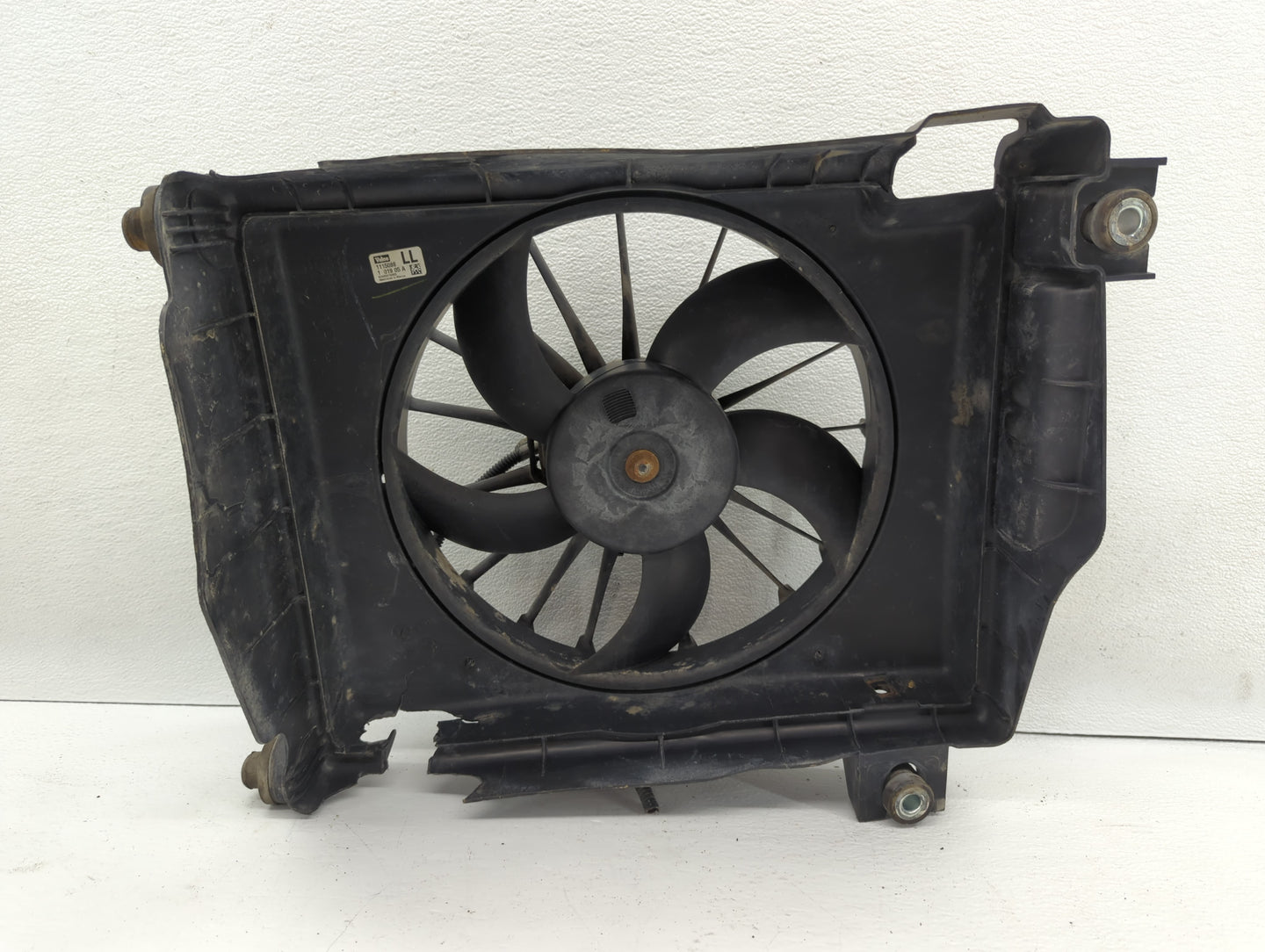 2004-2006 Dodge Ram 1500 Left Radiator Fan Motor Assembly - Oemusedautoparts1.com