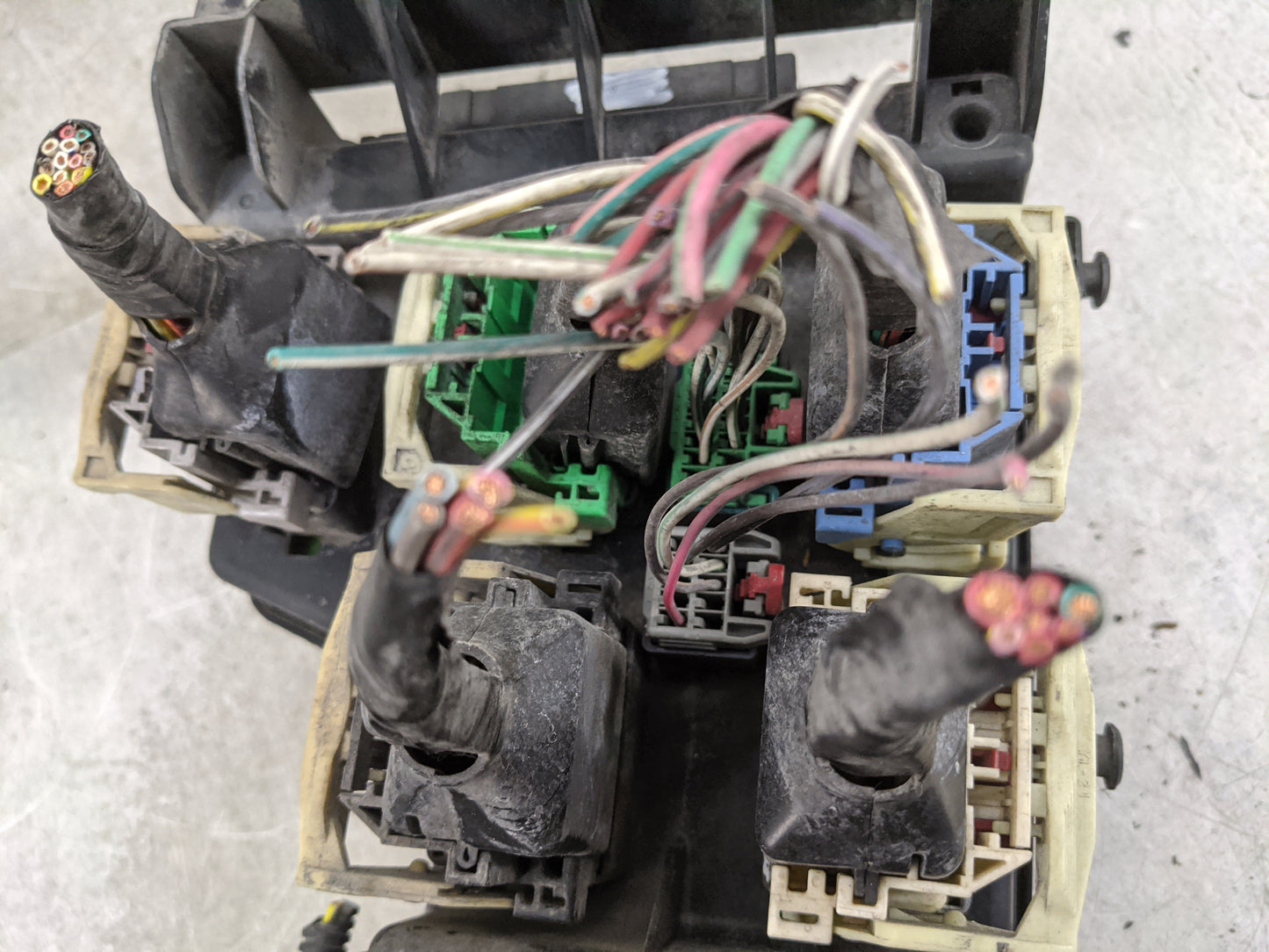 2005 Dodge Ram 1500 Fusebox Fuse Box Panel Relay Module P/N:P05026034AC Fits Fits 2003 2004 OEM Used Auto Parts - Oemusedaut