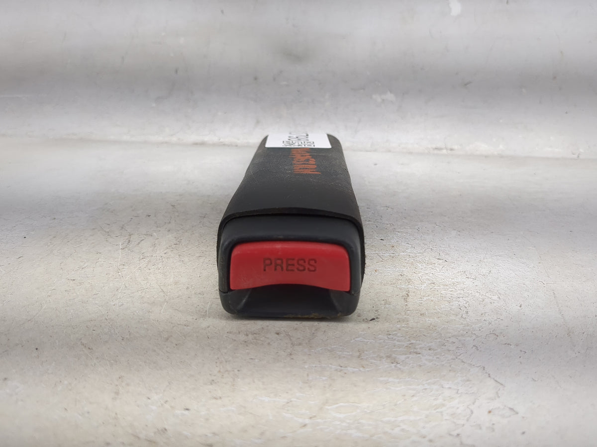 2002-2005 Dodge Ram 1500 Passenger Front Seatbelt Buckle Black - Oemusedautoparts1.com