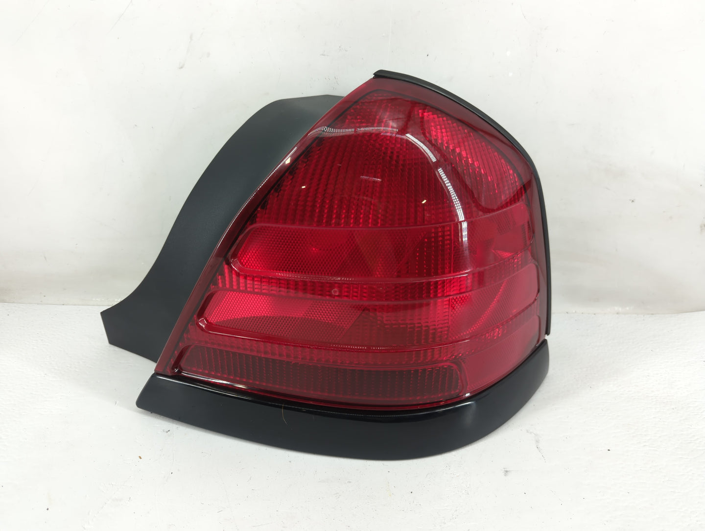 1999-2011 Ford Crown Victoria Tail Light Assembly Driver Left OEM P/N:W3X-13440-A/B W7X-13440-B Fits OEM Used Auto Parts - O