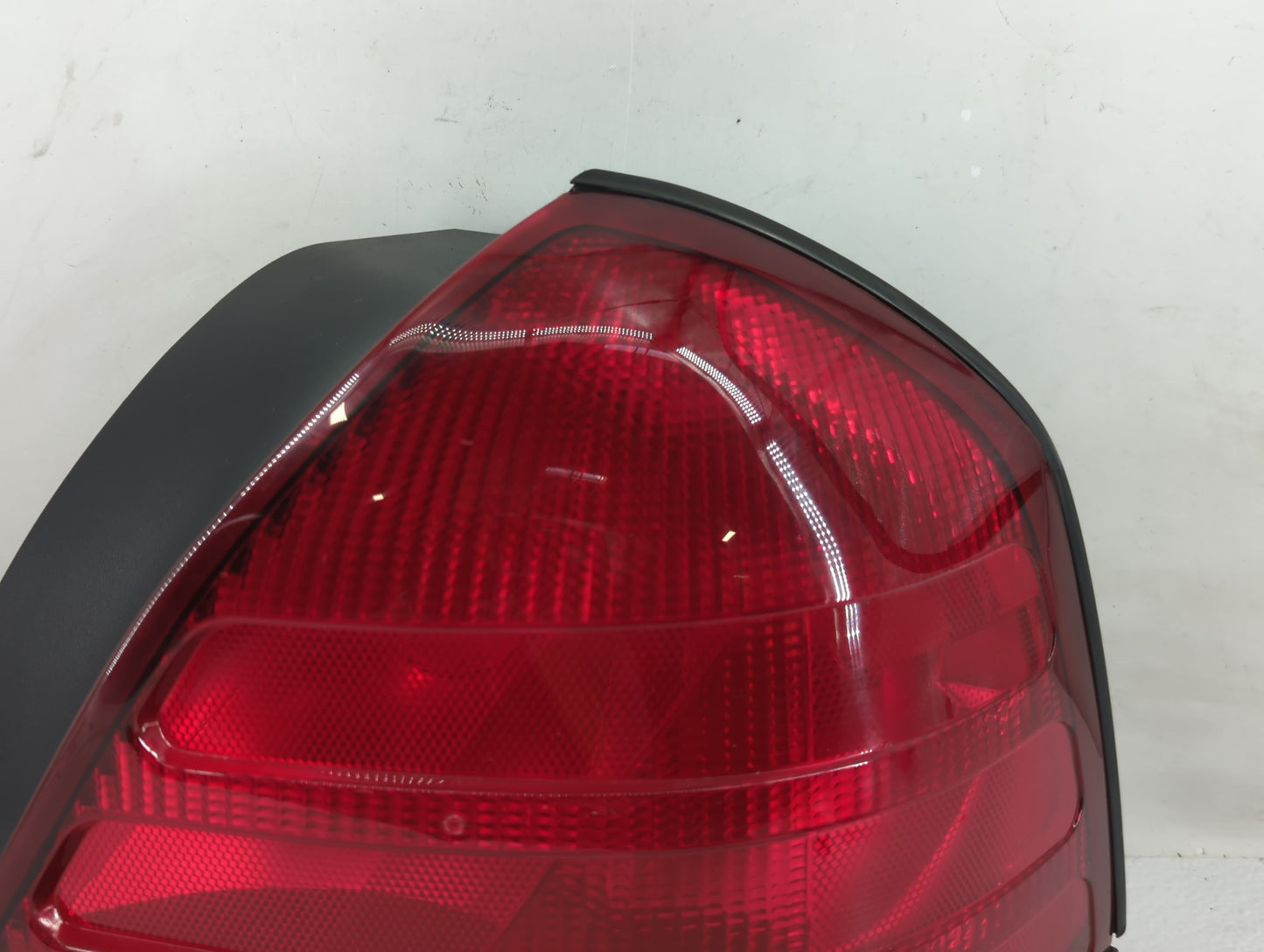 1999-2011 Ford Crown Victoria Tail Light Assembly Driver Left OEM P/N:W3X-13440-A/B W7X-13440-B Fits OEM Used Auto Parts - O