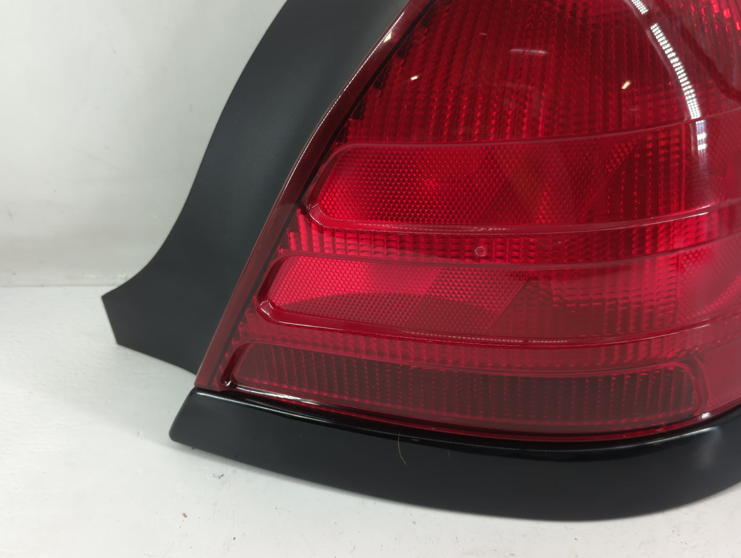 1999-2011 Ford Crown Victoria Tail Light Assembly Driver Left OEM P/N:W3X-13440-A/B W7X-13440-B Fits OEM Used Auto Parts - O