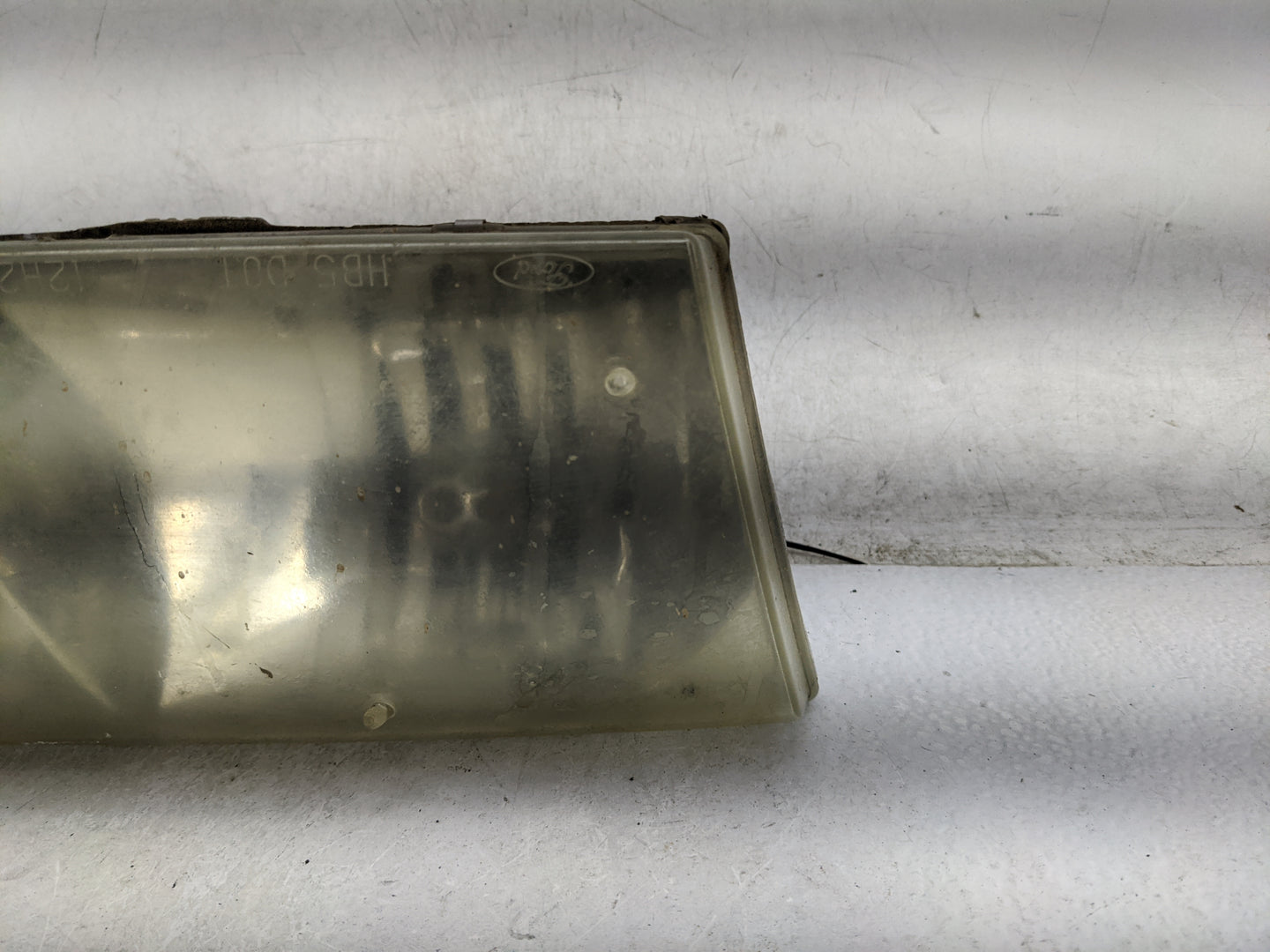 2003 Ford Crown Victoria Passenger Right Oem Head Light Headlight Lamp 1467036 - Oemusedautoparts1.com