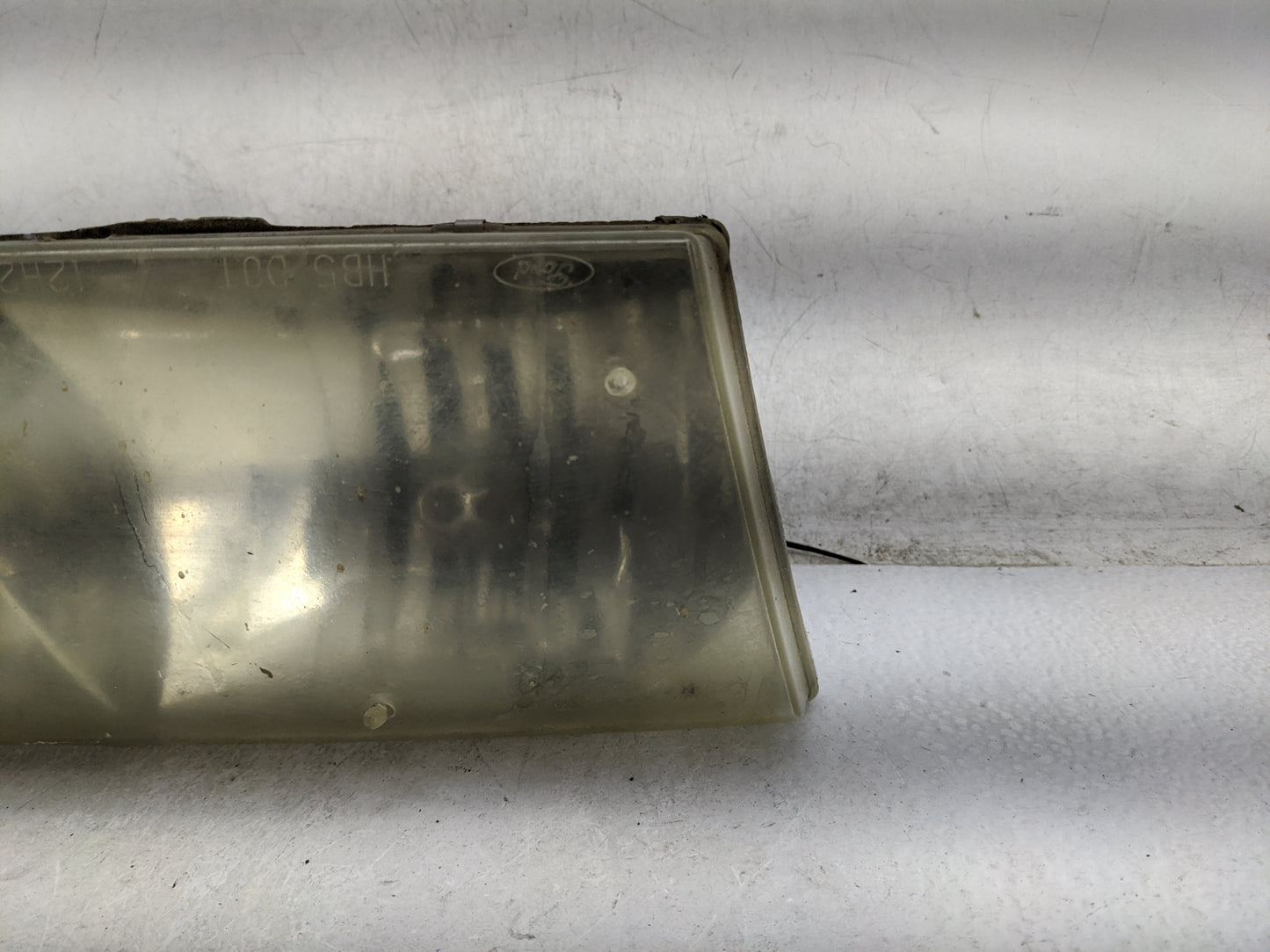 2003 Ford Crown Victoria Passenger Right Oem Head Light Headlight Lamp 1467036 - Oemusedautoparts1.com