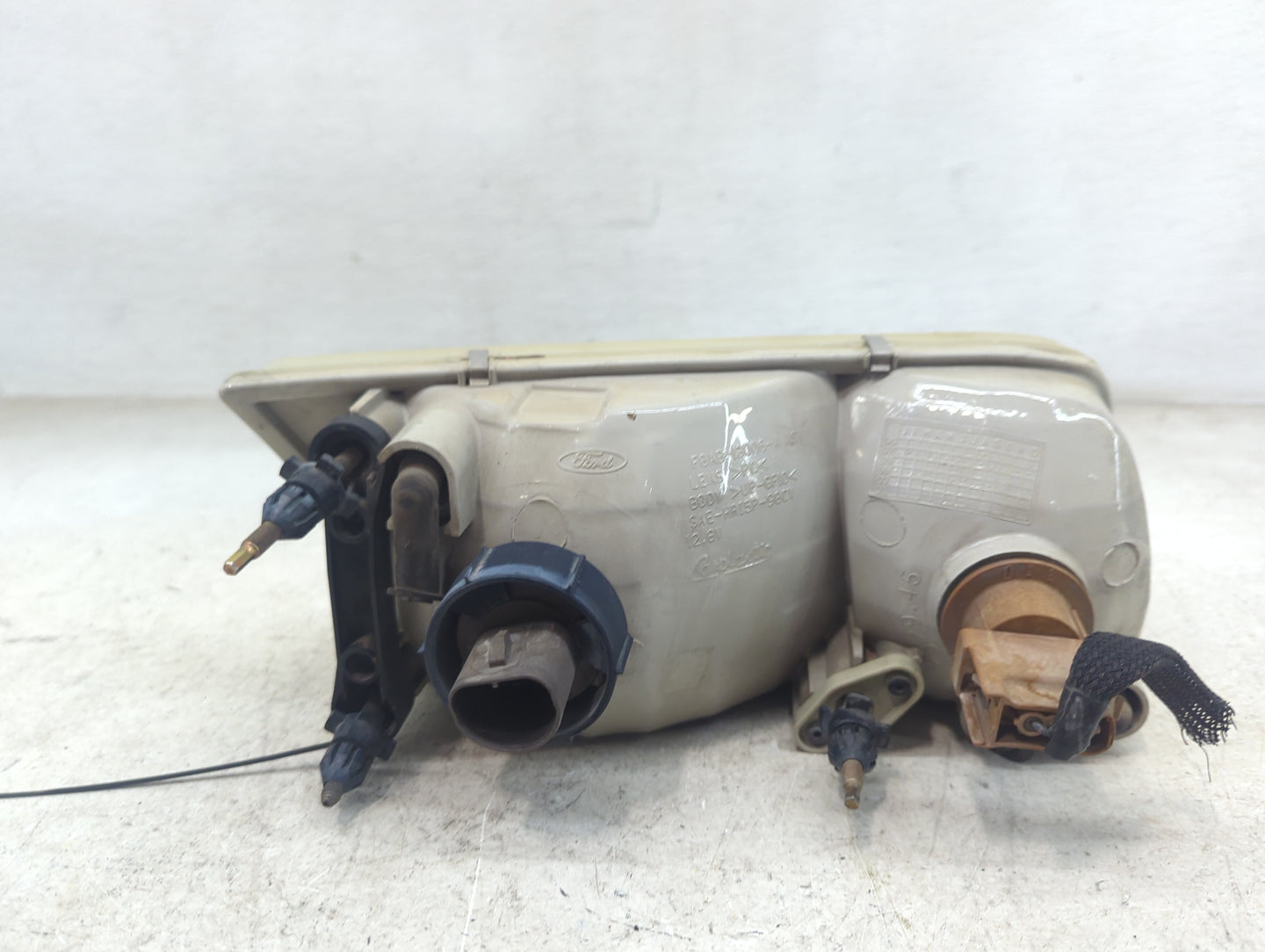 2003-2011 Ford Crown Victoria Driver Left Oem Head Light Headlight Lamp 1467131 - Oemusedautoparts1.com