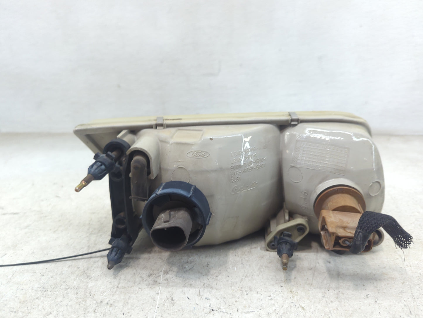 2003-2011 Ford Crown Victoria Driver Left Oem Head Light Headlight Lamp 1467131 - Oemusedautoparts1.com