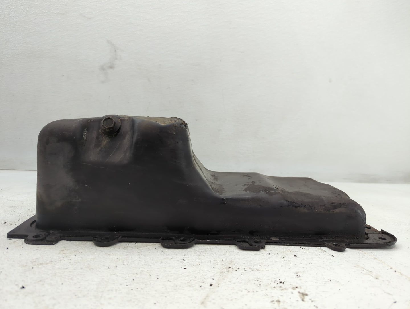 2005 Ford Crown Victoria Engine Oil Pan P/N:F55E-6694-AA Fits OEM Used Auto Parts - Oemusedautoparts1.com