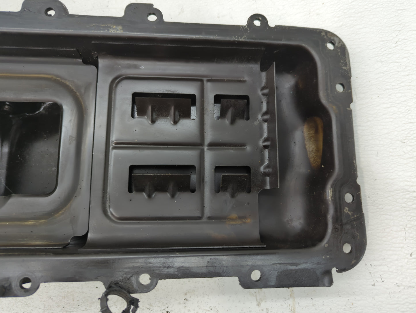 2005 Ford Crown Victoria Engine Oil Pan P/N:F55E-6694-AA Fits OEM Used Auto Parts - Oemusedautoparts1.com