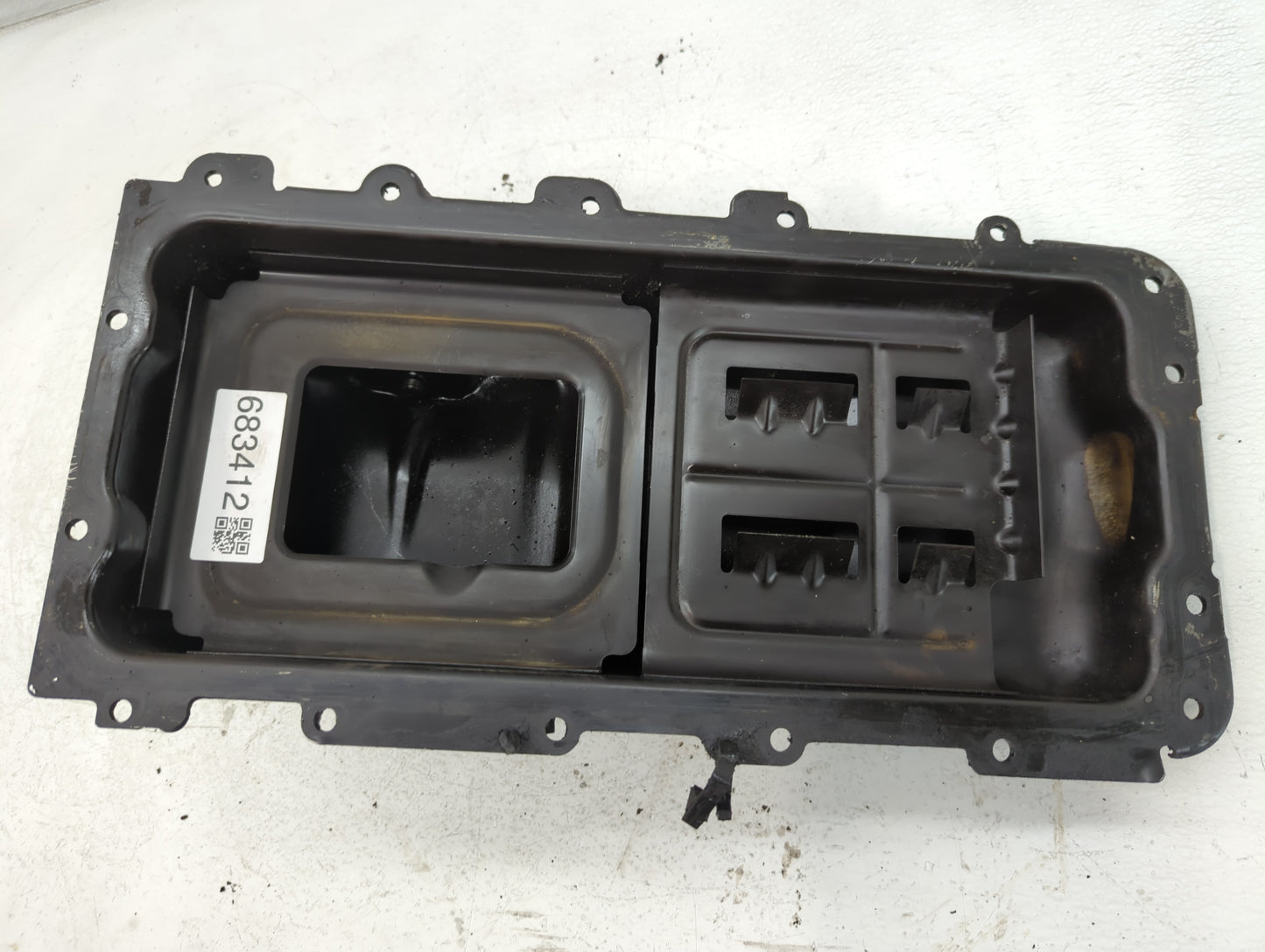 2005 Ford Crown Victoria Engine Oil Pan P/N:F55E-6694-AA Fits OEM Used Auto Parts - Oemusedautoparts1.com