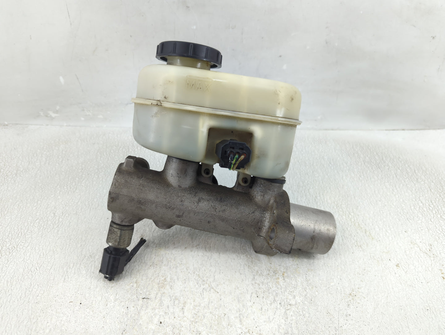 2004-2005 Ford E-150 Brake Master Cylinder - Oemusedautoparts1.com
