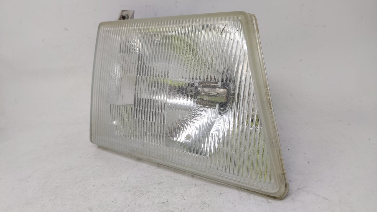2002-2007 Ford E-150 Passenger Right Oem Head Light Headlight Lamp - Oemusedautoparts1.com