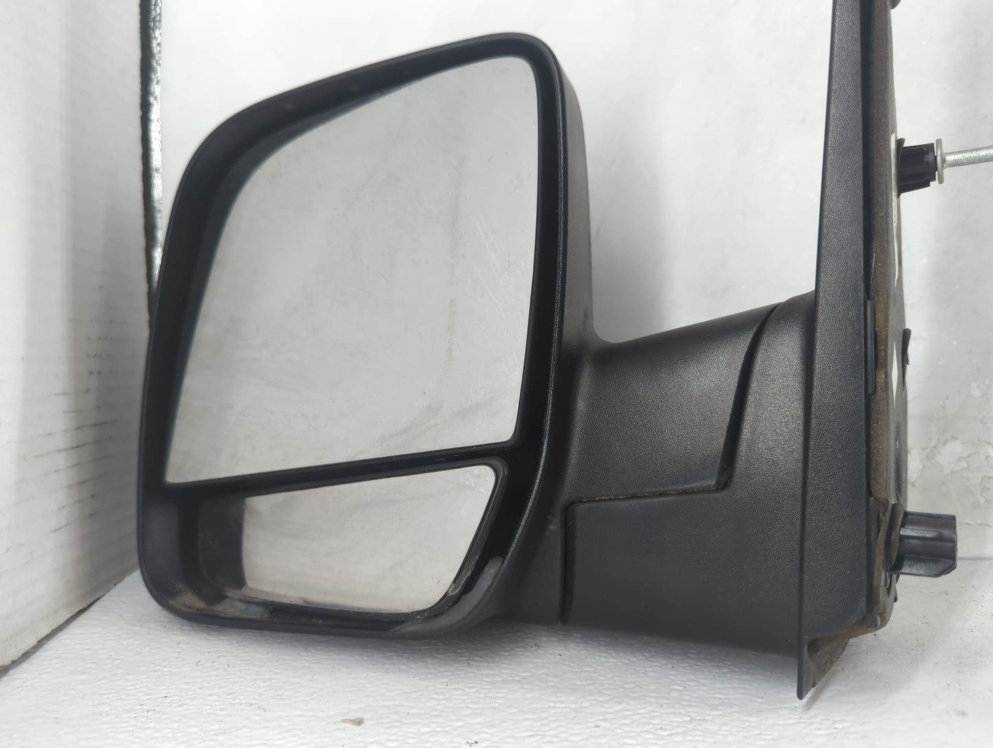 2003-2009 Ford E-250 Driver Side View Mirror - Left Door Mirror OEM Used - Oemusedautoparts1.com