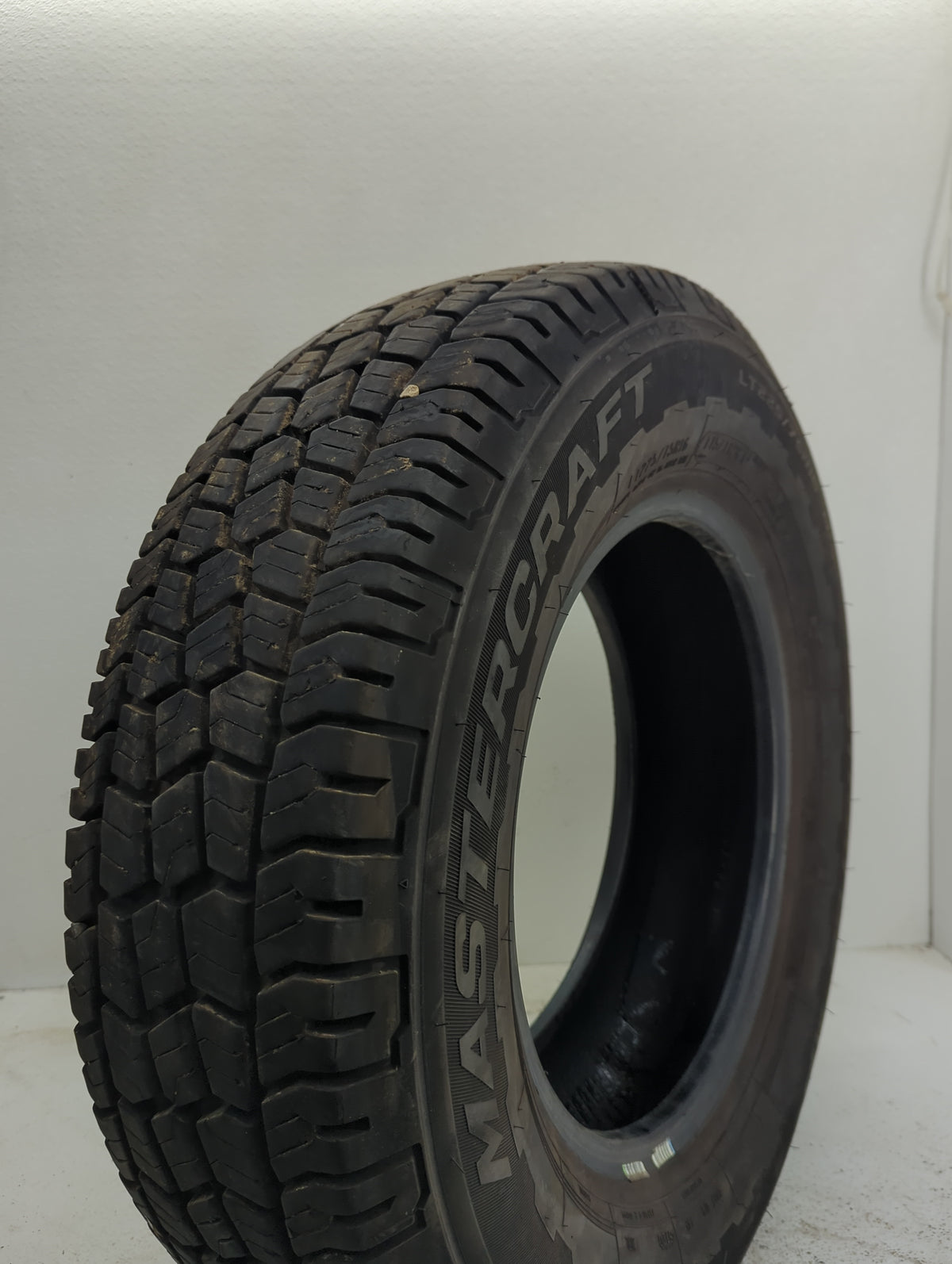 Used Tire LT225/75R16 MASTERCRAFT STRATUS 115/112R - Tread Depth 10/32 - Oemusedautoparts1.com
