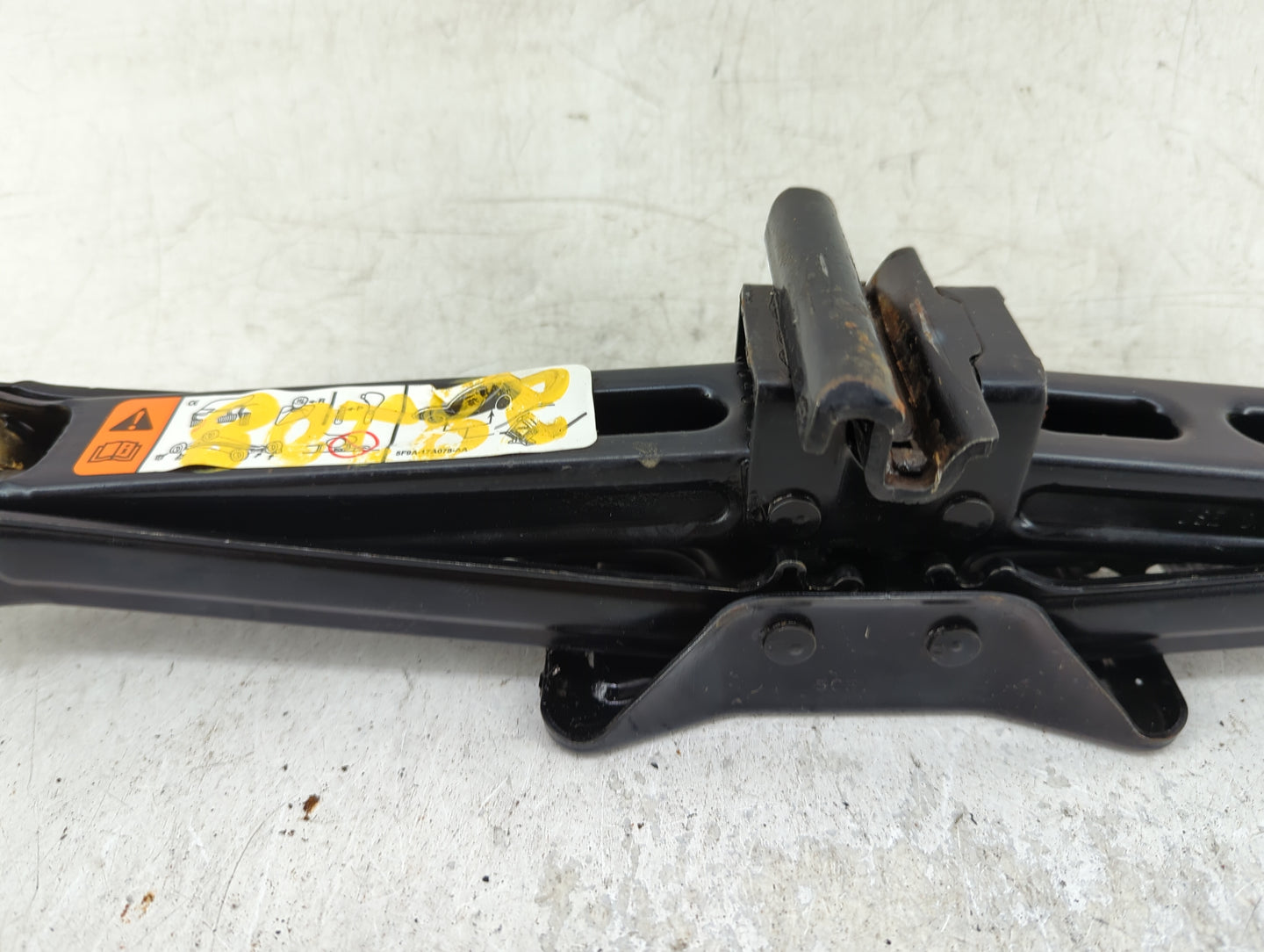 2005 Ford Edge Spare Scissor Car Jack - Oemusedautoparts1.com