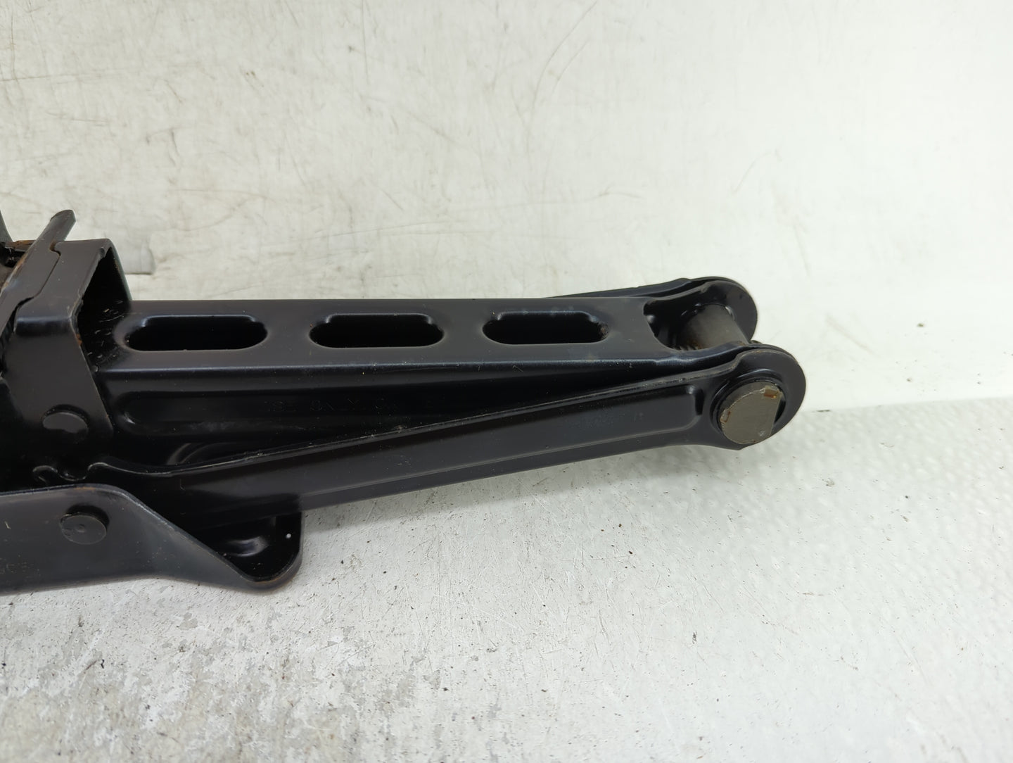 2005 Ford Edge Spare Scissor Car Jack - Oemusedautoparts1.com