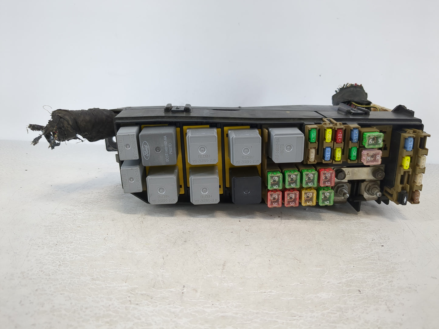2005-2007 Ford Escape Fusebox Fuse Box Panel Relay Module P/N:90293 Fits Fits 2005 2006 2007 OEM Used Auto Parts - Oemusedau