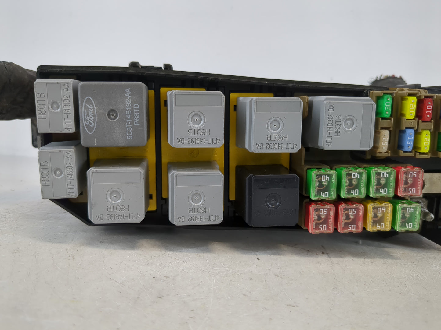 2005-2007 Ford Escape Fusebox Fuse Box Panel Relay Module P/N:90293 Fits Fits 2005 2006 2007 OEM Used Auto Parts - Oemusedau