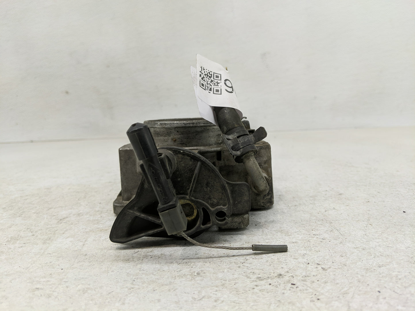 2005 Ford Escape Throttle Body Fits OEM Used Auto Parts - Oemusedautoparts1.com