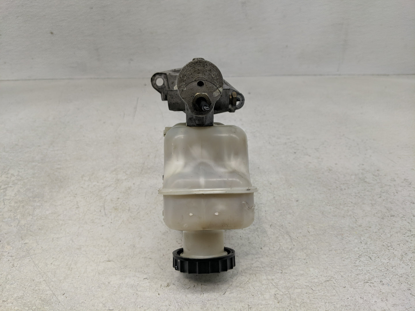 2005-2007 Ford Escape Brake Master Cylinder - Oemusedautoparts1.com
