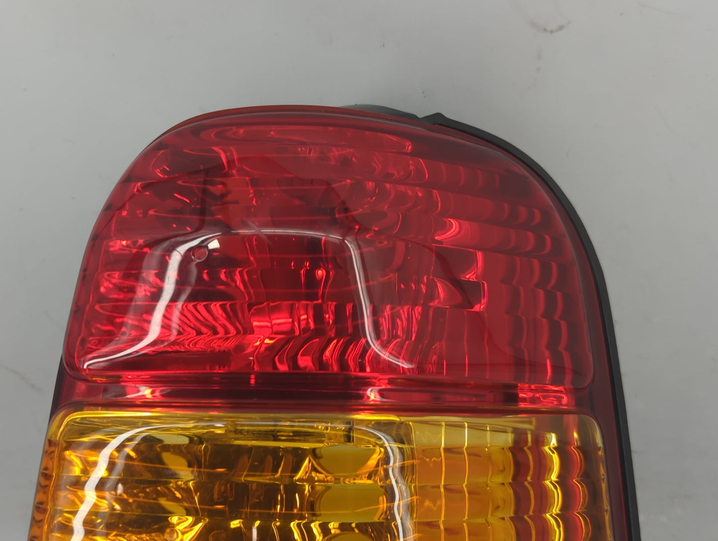 2001-2007 Ford Escape Tail Light Assembly Passenger Right OEM P/N:4L84-13B504-D Fits Fits 2001 2002 2003 2004 2005 2006 2007