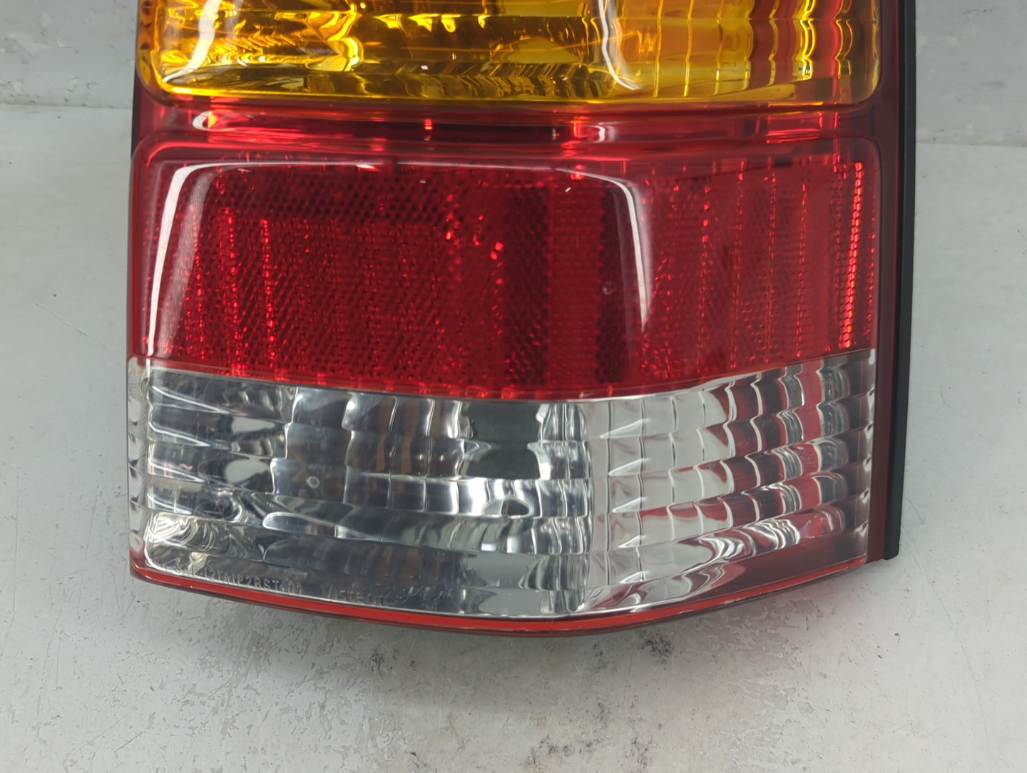 2001-2007 Ford Escape Tail Light Assembly Passenger Right OEM P/N:4L84-13B504-D Fits Fits 2001 2002 2003 2004 2005 2006 2007