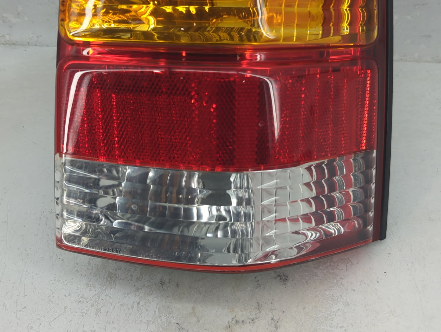 2001-2007 Ford Escape Tail Light Assembly Passenger Right OEM P/N:4L84-13B504-D Fits Fits 2001 2002 2003 2004 2005 2006 2007