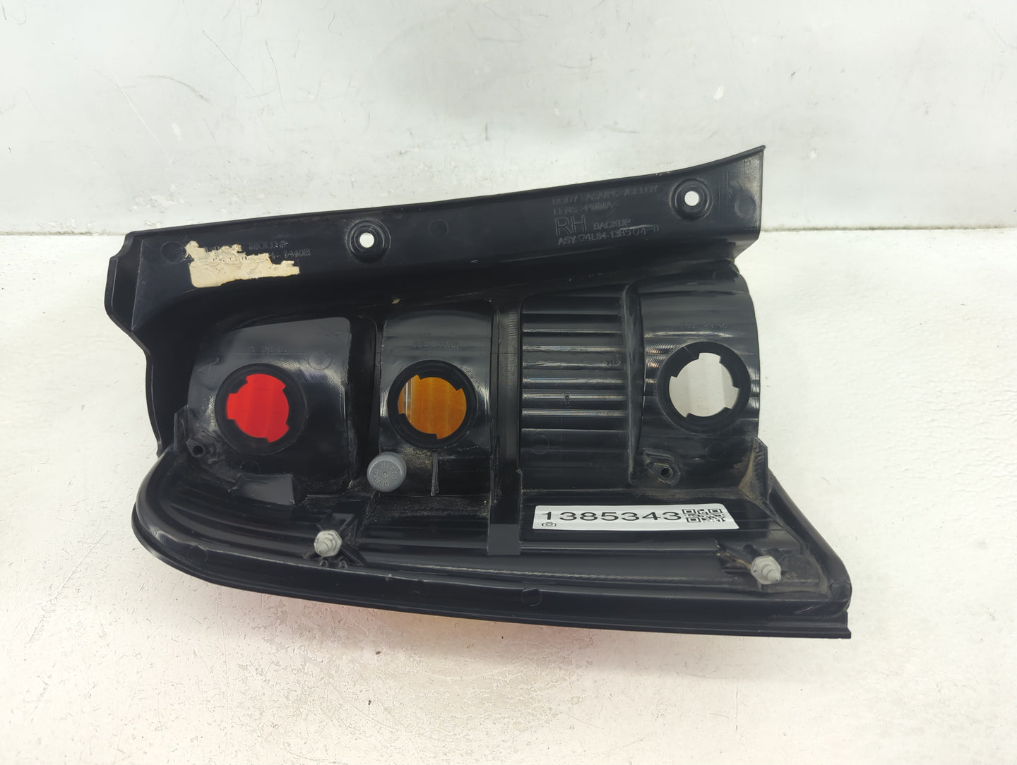 2001-2007 Ford Escape Tail Light Assembly Passenger Right OEM P/N:4L84-13B504-D Fits Fits 2001 2002 2003 2004 2005 2006 2007