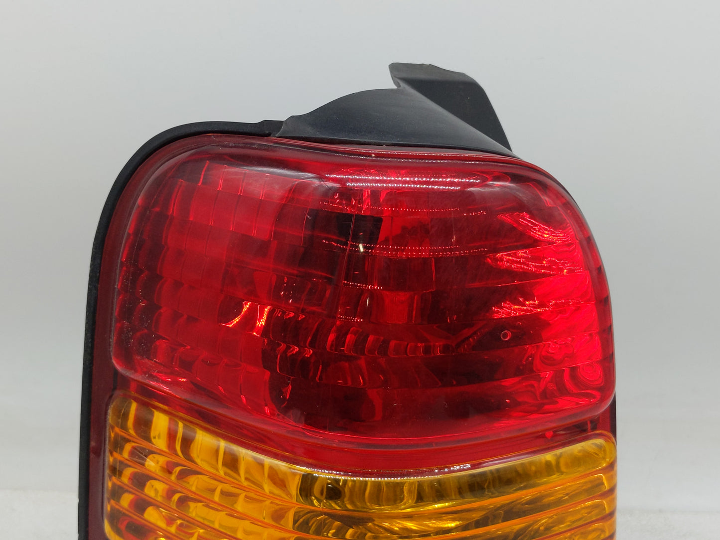 2001-2007 Ford Escape Tail Light Assembly Driver Left OEM P/N:4L84-13B505-D Fits Fits 2001 2002 2003 2004 2005 2006 2007 OEM