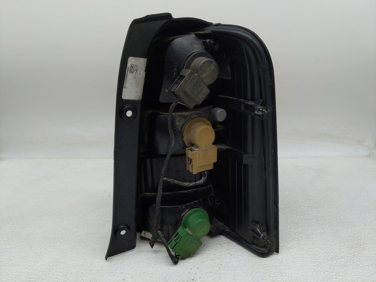2001-2007 Ford Escape Tail Light Assembly Driver Left OEM P/N:4L84-13B505-D Fits Fits 2001 2002 2003 2004 2005 2006 2007 OEM