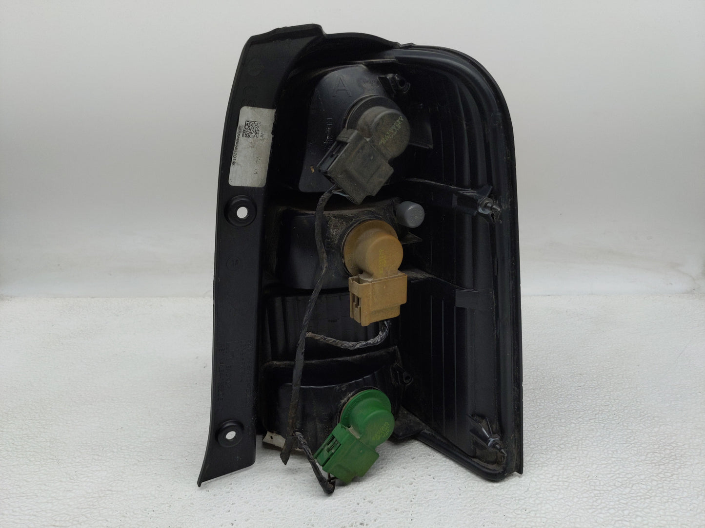 2001-2007 Ford Escape Tail Light Assembly Driver Left OEM P/N:4L84-13B505-D Fits Fits 2001 2002 2003 2004 2005 2006 2007 OEM