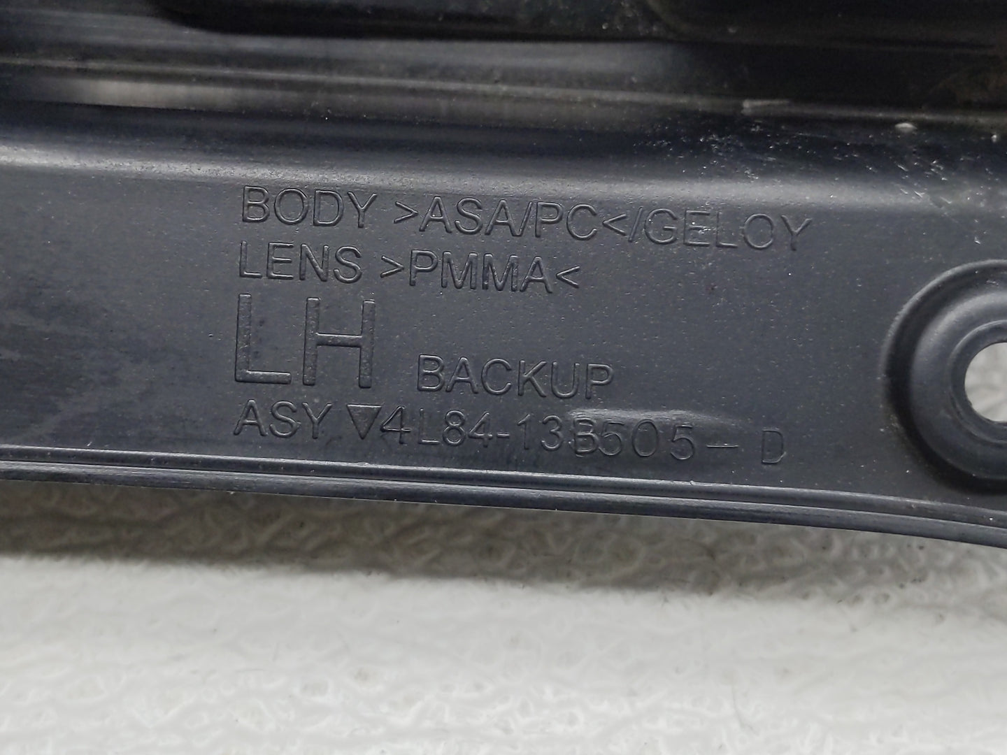 2001-2007 Ford Escape Tail Light Assembly Driver Left OEM P/N:4L84-13B505-D Fits Fits 2001 2002 2003 2004 2005 2006 2007 OEM