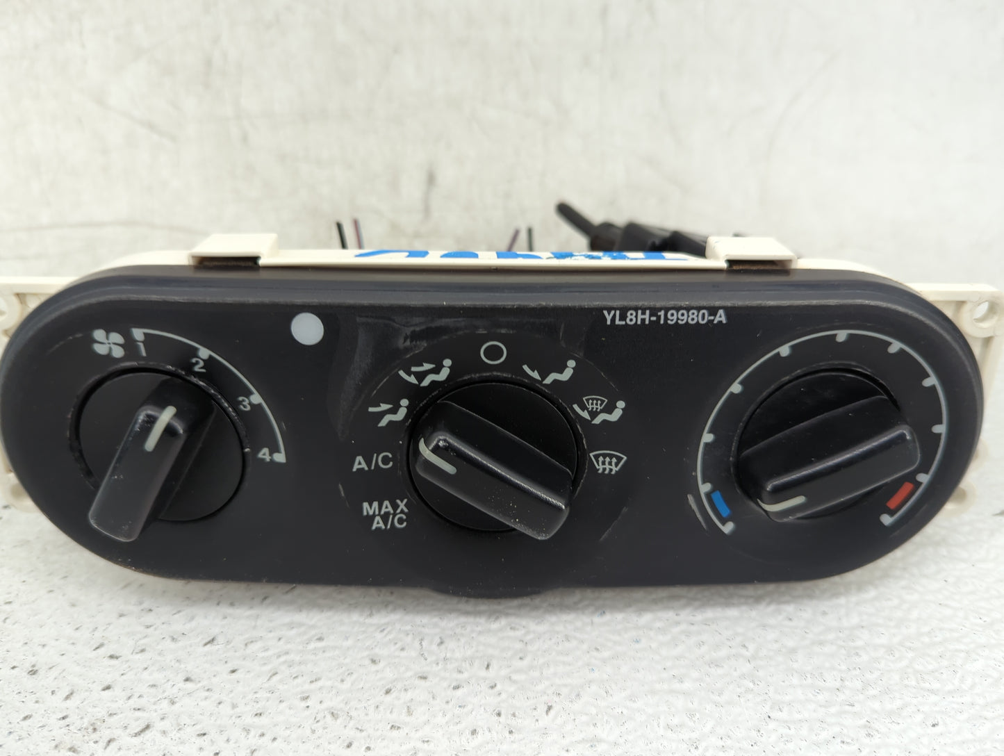 2002-2007 Ford Escape Climate Control Module Temperature AC/Heater Replacement P/N:YL8H-19980-A Fits OEM Used Auto Parts - O