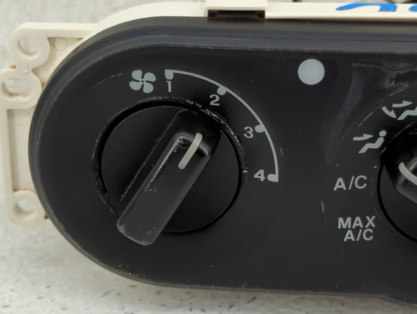 2002-2007 Ford Escape Climate Control Module Temperature AC/Heater Replacement P/N:YL8H-19980-A Fits OEM Used Auto Parts - O