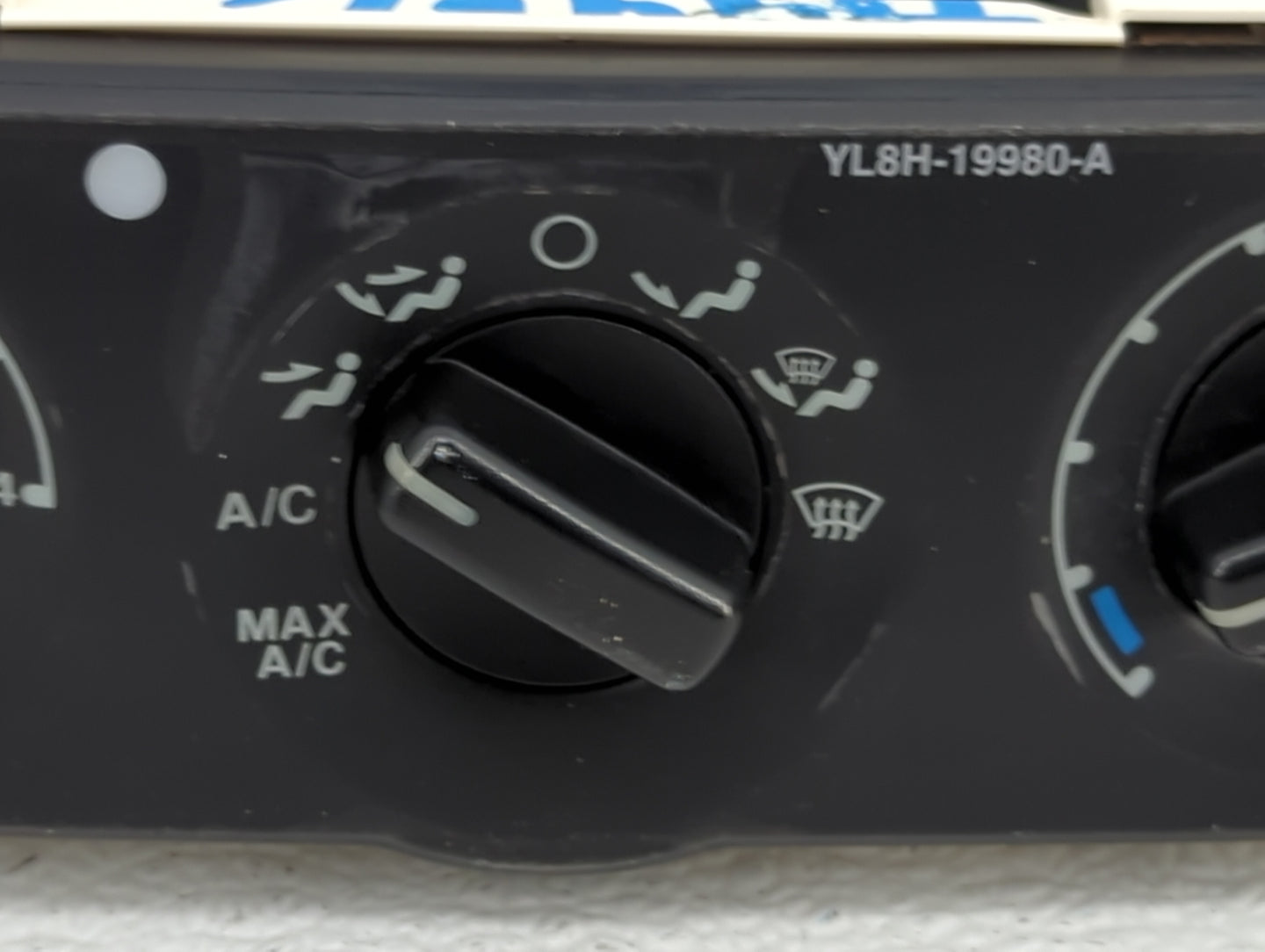2002-2007 Ford Escape Climate Control Module Temperature AC/Heater Replacement P/N:YL8H-19980-A Fits OEM Used Auto Parts - O