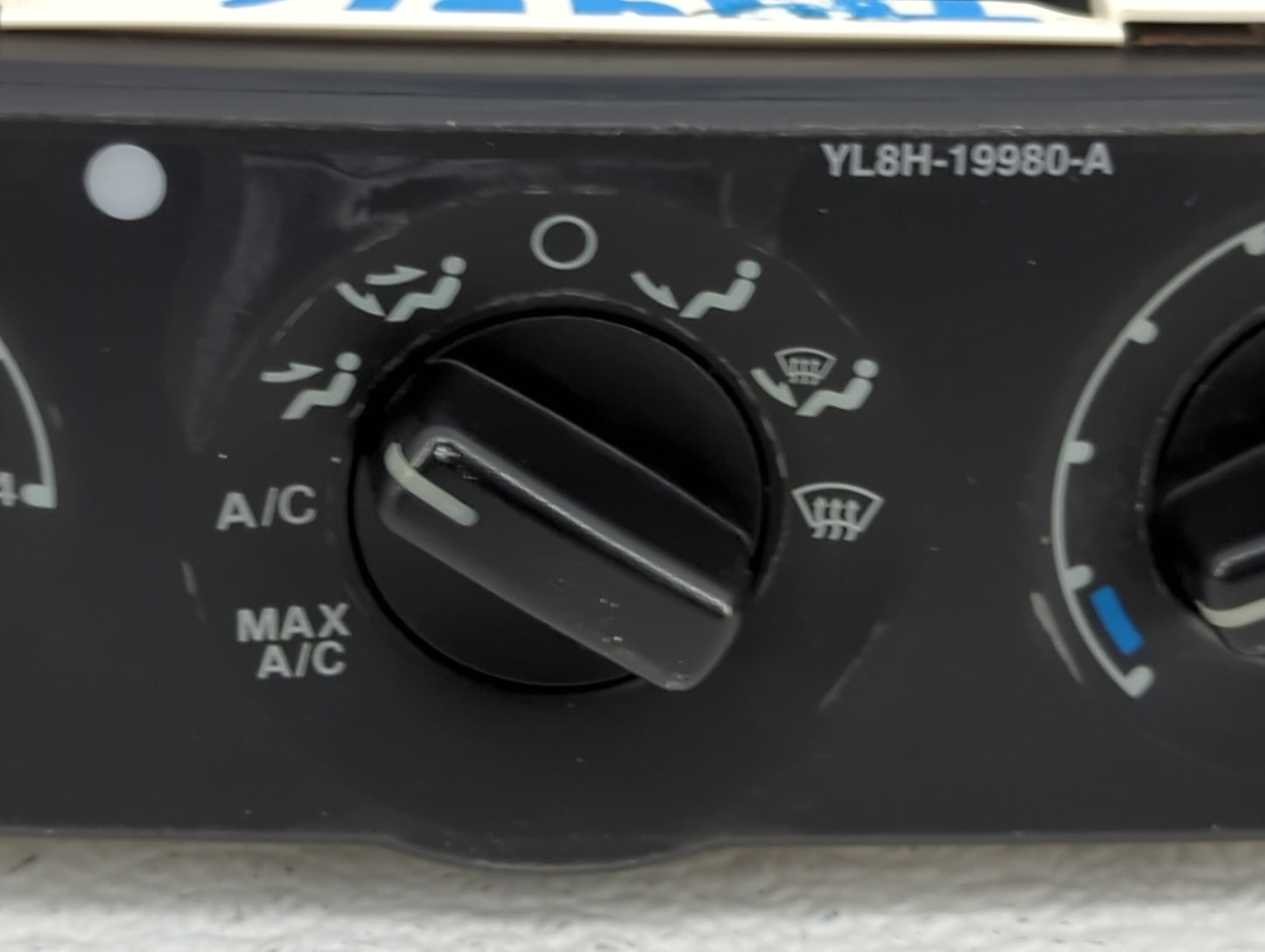 2002-2007 Ford Escape Climate Control Module Temperature AC/Heater Replacement P/N:YL8H-19980-A Fits OEM Used Auto Parts - O