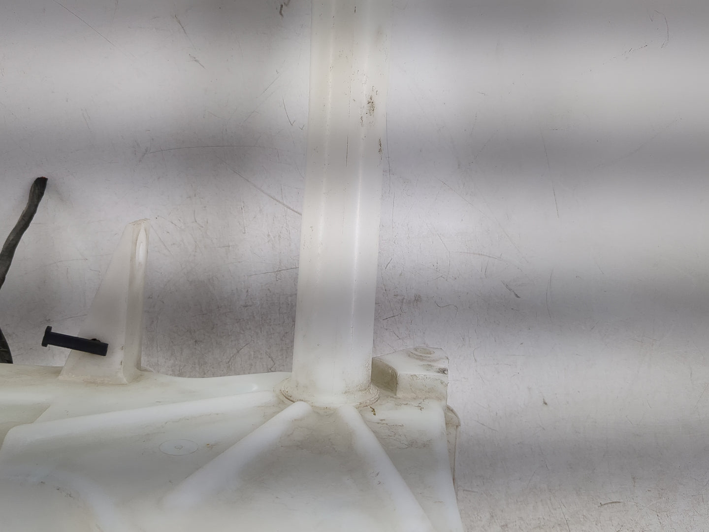 2001-2007 Ford Escape Windshield Washer Fluid Reservoir Bottle Oem - Oemusedautoparts1.com