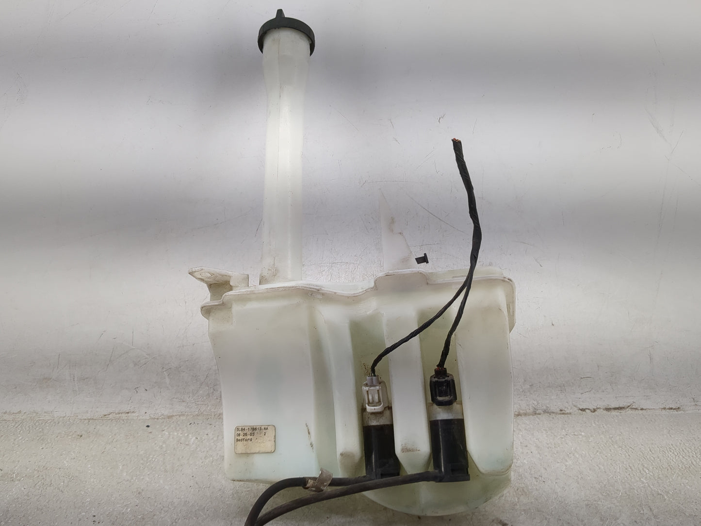 2001-2007 Ford Escape Windshield Washer Fluid Reservoir Bottle Oem - Oemusedautoparts1.com