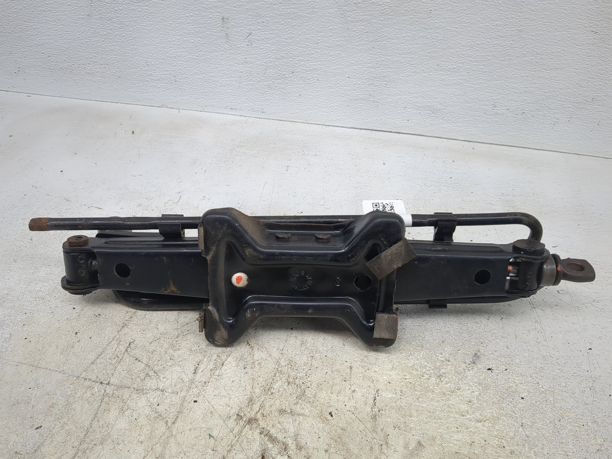 2005 Ford Escape Spare Scissor Car Jack 1512372 - Oemusedautoparts1.com