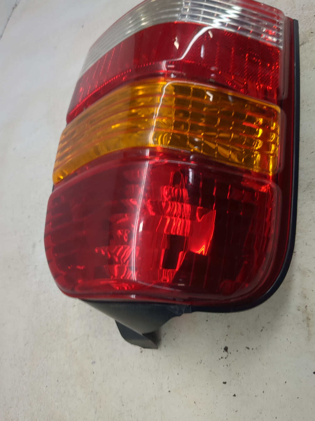 2001-2007 Ford Escape Tail Light Assembly Driver Left OEM Fits Fits 2001 2002 2003 2004 2005 2006 2007 OEM Used Auto Parts -