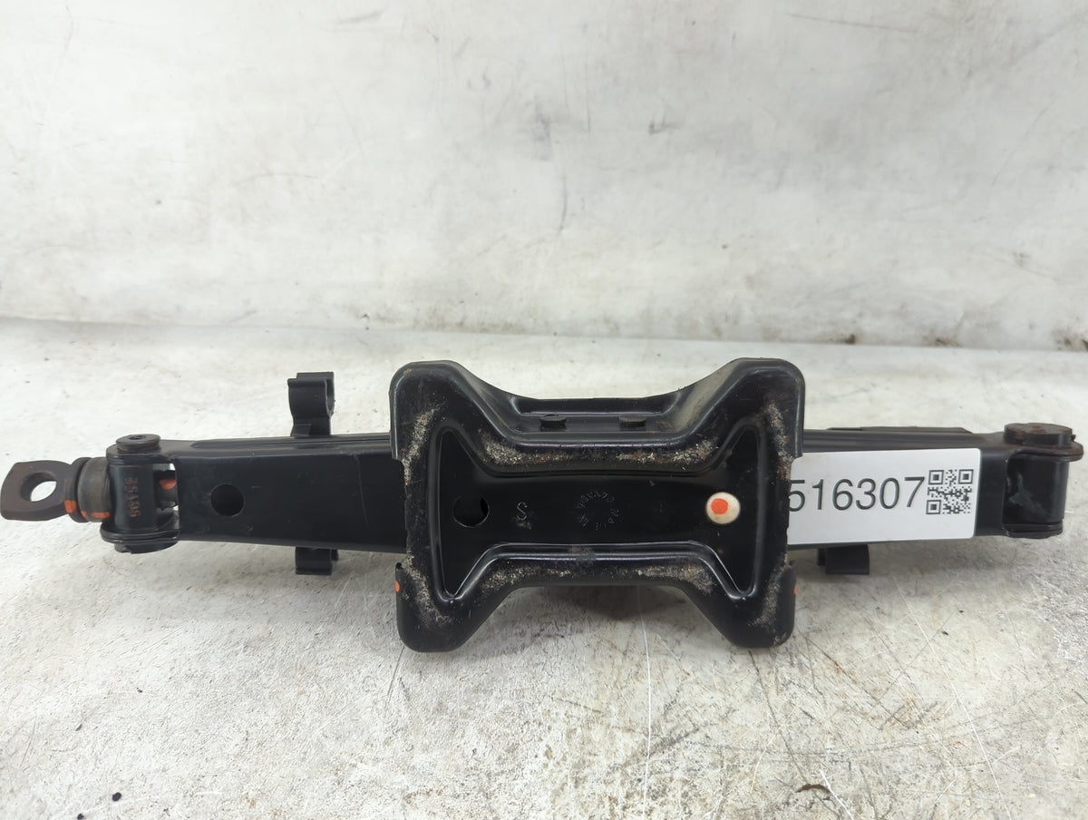 2005 Ford Escape Spare Scissor Car Jack 1516307 - Oemusedautoparts1.com