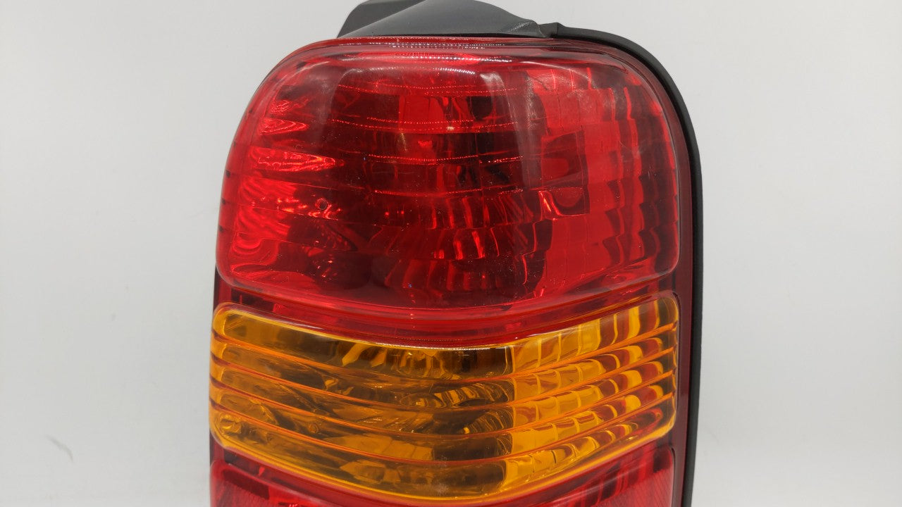 2001-2007 Ford Escape Tail Light Assembly Passenger Right OEM P/N:4L84-13B504-D Fits Fits 2001 2002 2003 2004 2005 2006 2007