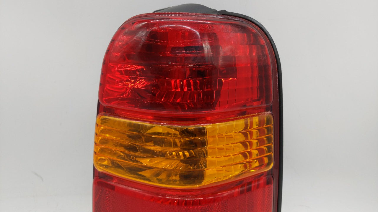 2001-2007 Ford Escape Tail Light Assembly Passenger Right OEM P/N:4L84-13B504-D Fits Fits 2001 2002 2003 2004 2005 2006 2007
