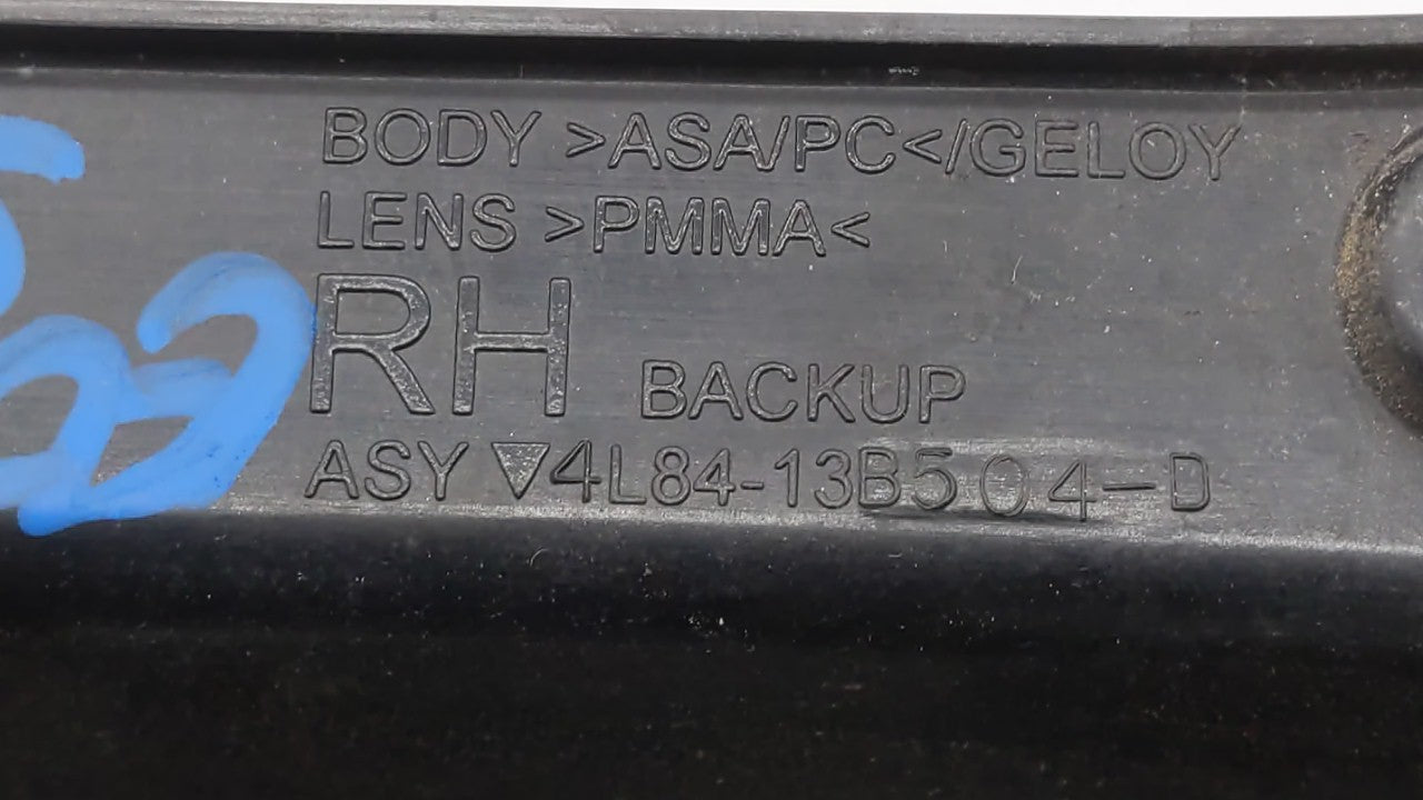 2001-2007 Ford Escape Tail Light Assembly Passenger Right OEM P/N:4L84-13B504-D Fits Fits 2001 2002 2003 2004 2005 2006 2007