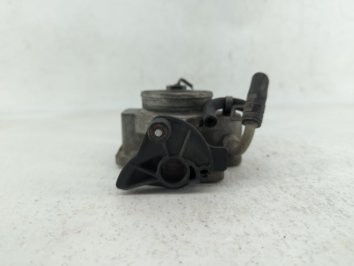 2005-2008 Ford Escape Throttle Body P/N:5L8E-AF F5RF-98989 Fits Fits 2005 2006 2007 2008 OEM Used Auto Parts - Oemusedautopa